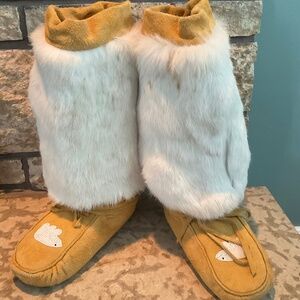 Vintage Handmade Canadian Indigenous Tanned Beaded Fur Mukluks NEW Size 8